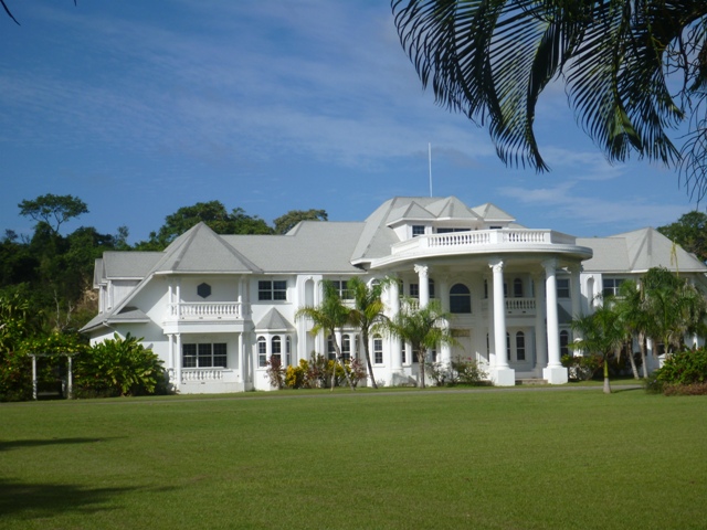 Look familiar - the Ex Major of West Ends house like the White House 